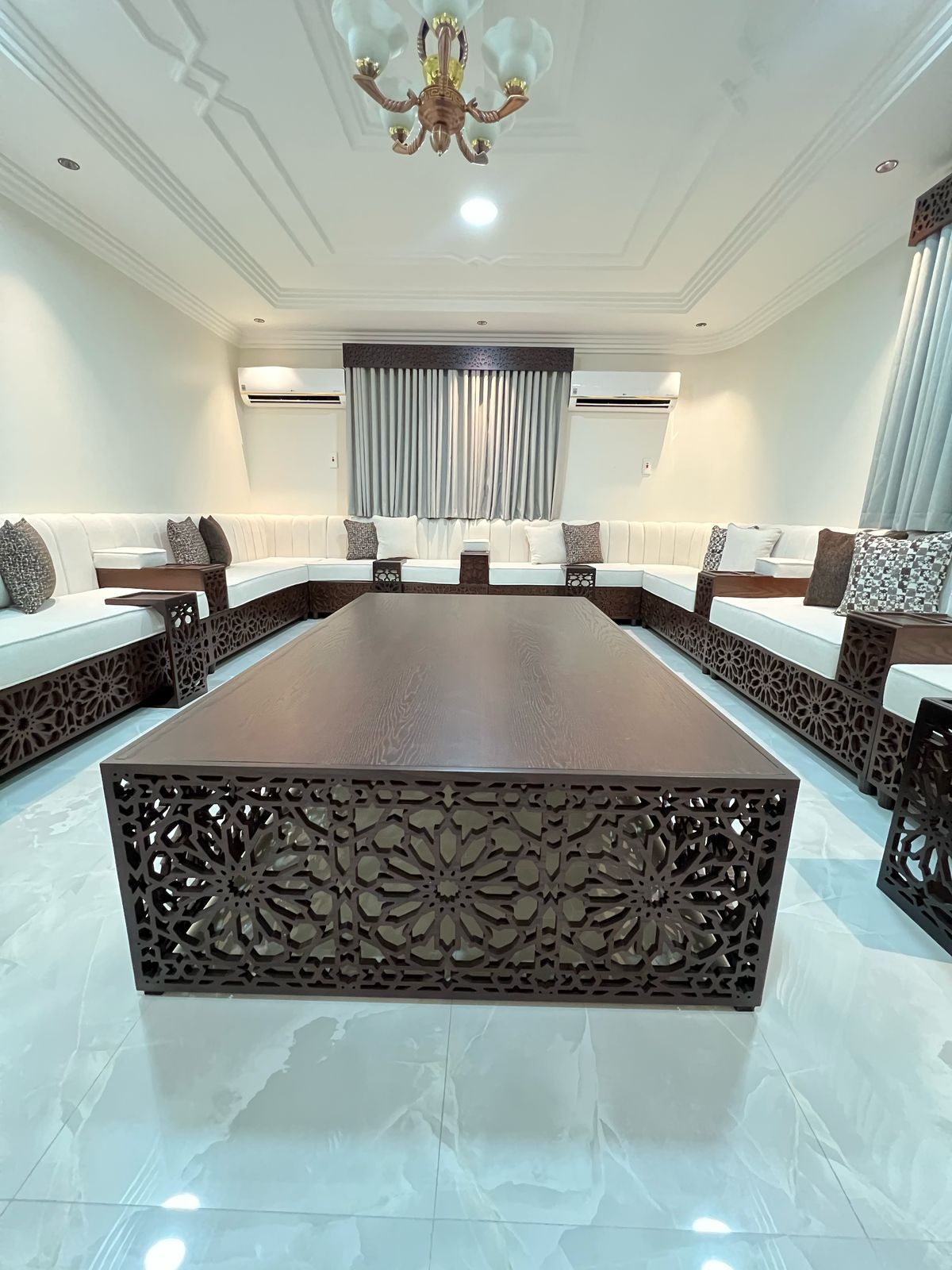 مفروشات خطاوينا للتنجيد والستاير الجبيل البلد